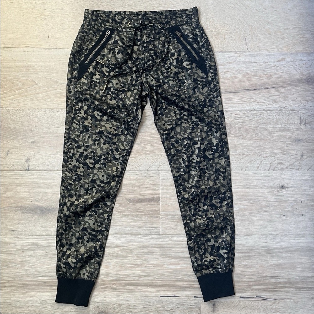 True Religion Cameron Camo Gold Flaks Joggers Sz 26, High Rise Baddie Girl *Z1